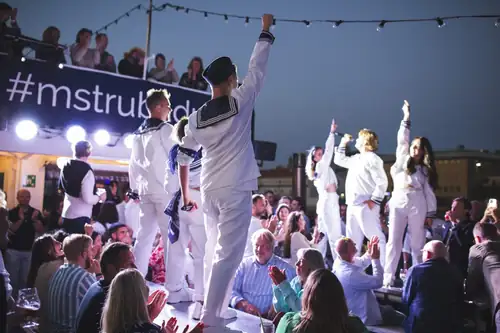 Shellfish Cruise with Show