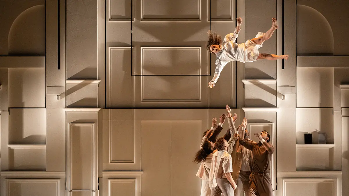 Cirque Le Roux - Entre Chiens et Louves — Göteborgs Stadsteater, Gothenburg