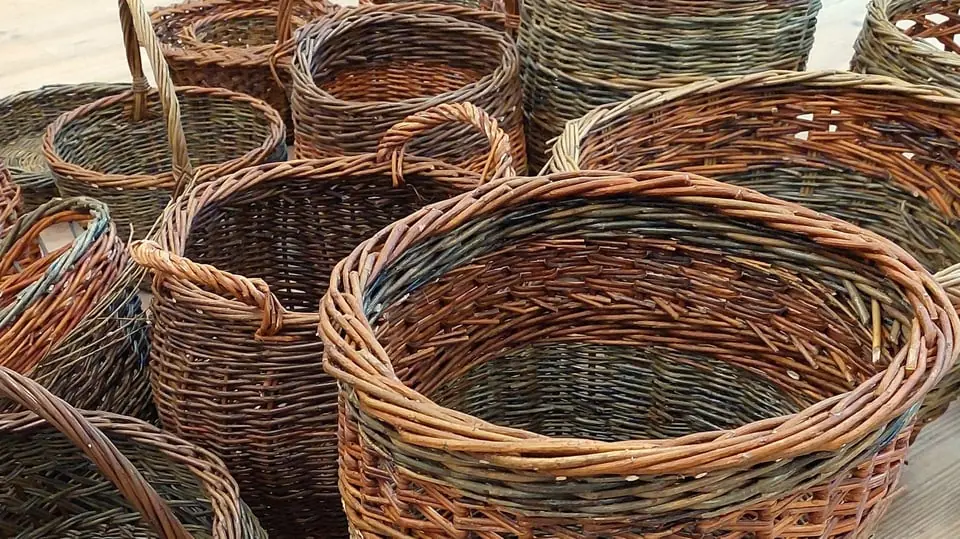 Kurssi - Korien punominen kuoritusta pajusta — Sörmlands museum, Nyköping