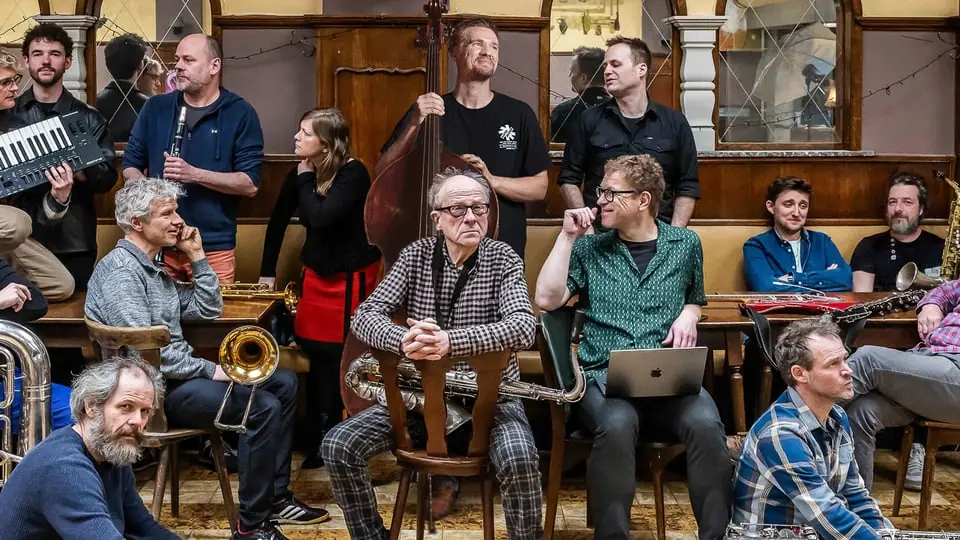 Flat Earth Society — Caféscenen i Spira, Jönköping
