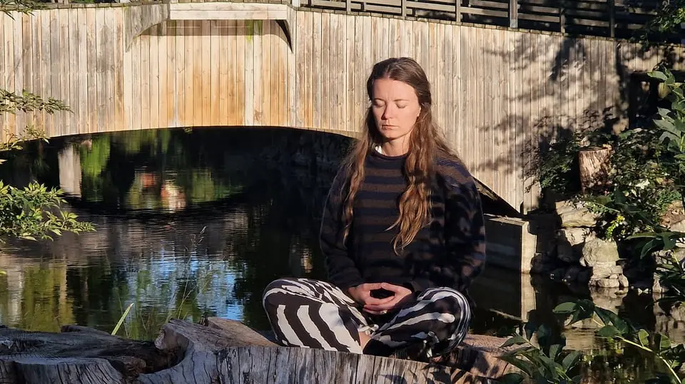 Meditaatio ja sen positiivinen voima — Fåfängans Trädgårdscafé, Nyköping