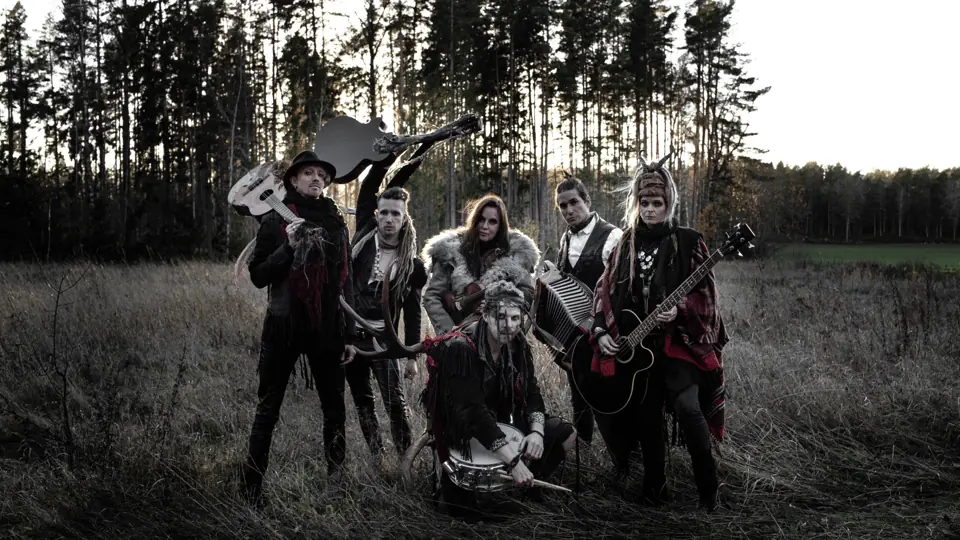 CRASH NOMADA — Franses Skärgårdspub, Hönö