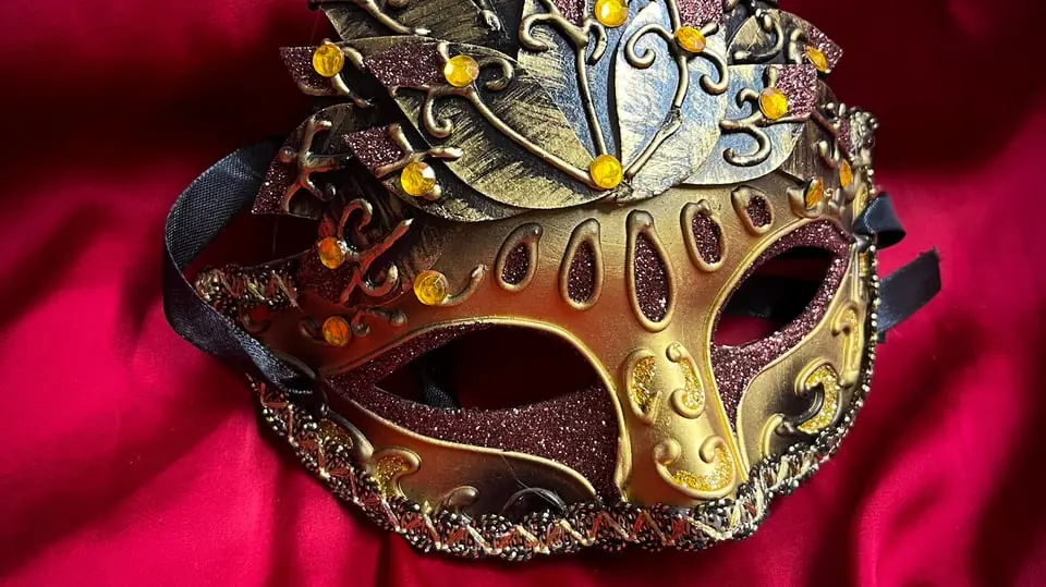 Masked Grape Wine Tasting Italy — Matstudions bakficka, KARLSTAD