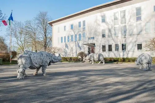 Officiell invigning av "Blowing Figures into Space"