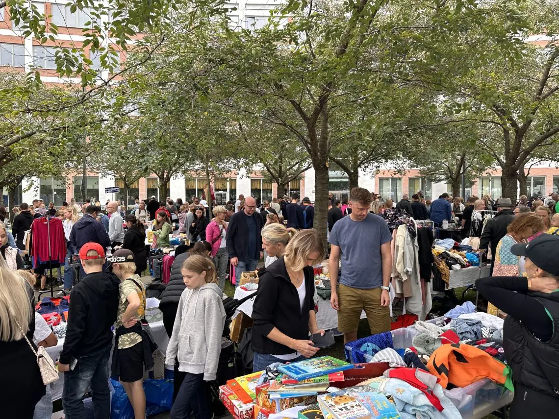 Loppmarknad i Hammarby Sjöstad — Stockholm
