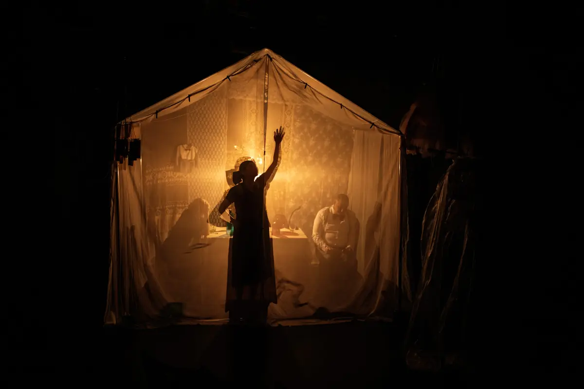 Puu maan alla — Göteborgs Dramatiska Teater, Göteborg