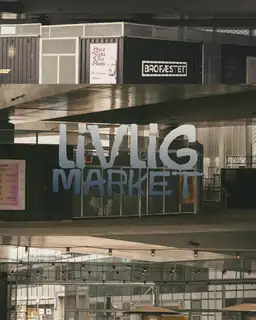 Livlig Market under Hisingsbron