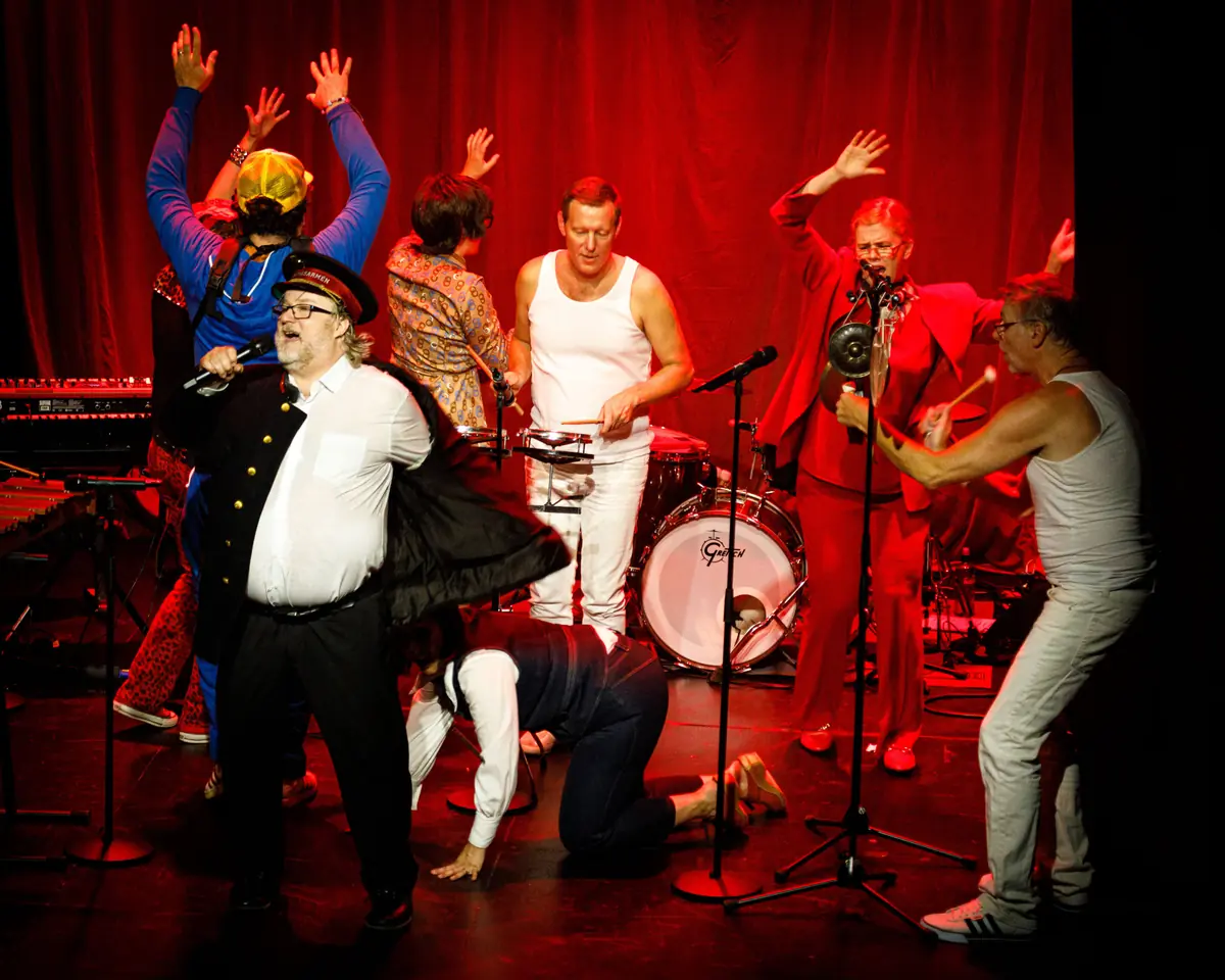 Den improviserade Schlagerfestivalen — Stockholms Improvisationsteater, Stockholm