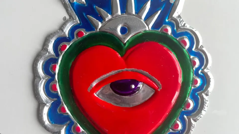 Metallprägling - Corazón de Milagrito — Etnografiska museet, Stockholm