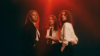 Svart Ridå