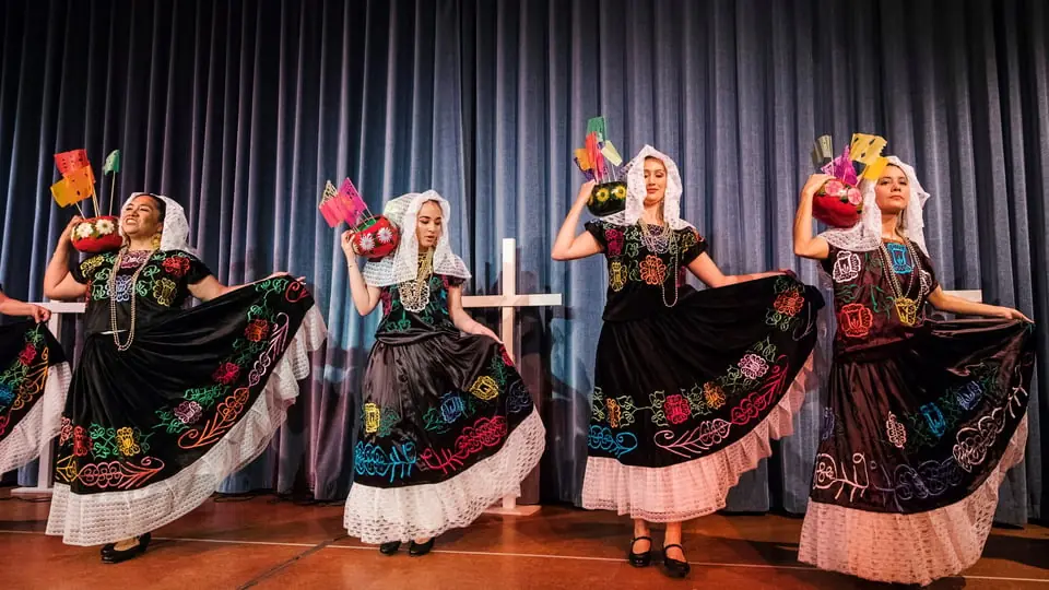 kl.14:30 Fiesta en el cementerio — Etnografiska museet, Stockholm