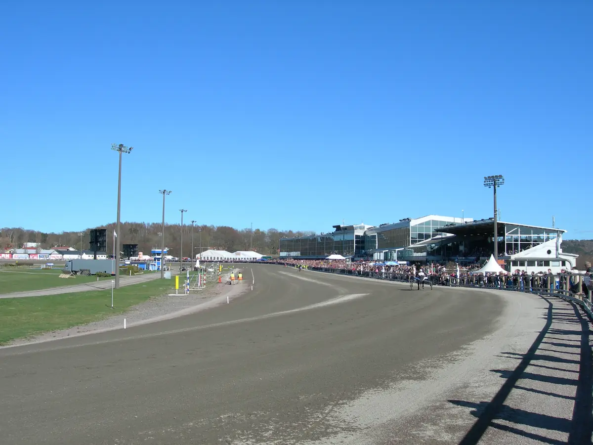 Åbytravet